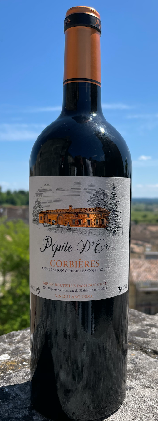 Pépite d'or es un vino tinto de la AOC Corbières. Está elaborado con Syrah, Carignan y Mourvèdre. La graduación alcohólica es de 14%. La añada es 2023. 