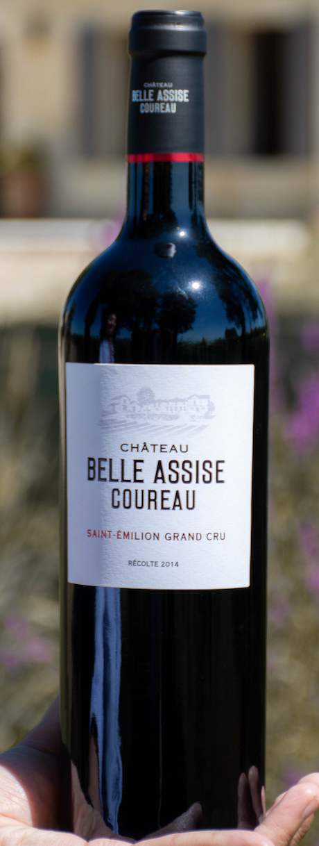 Château Belle Assise Coureau is a Red Wine from Saint-Emilion Grand Cru. It is made from Merlot and Cabernet Franc. The alcohol content is 14,5%. The vintage in 2019. 